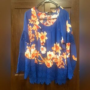 Curations Floral Crochet Details on Sleeve, Blue, Size Large, EUC  So Cute!!